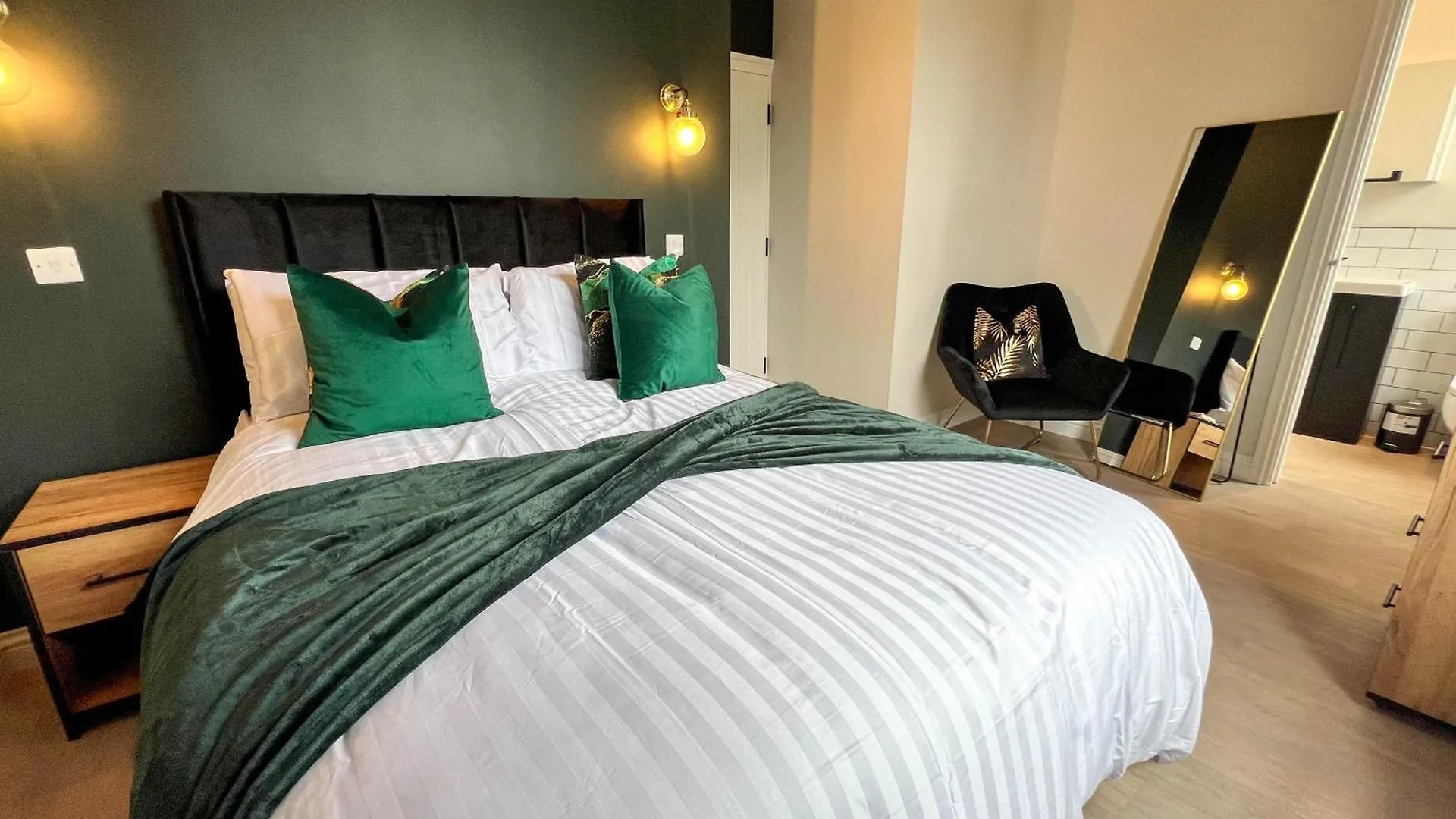 Hanover Apartments - Stylish 1 Bedroom Suites, Sheffield City Centre - Hosted By Stay Host Save