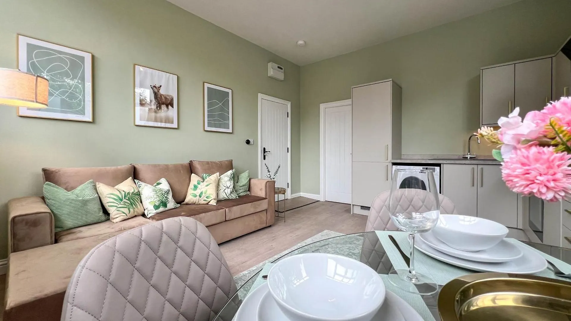 Hanover Apartments - Stylish 1 Bedroom Suites, Sheffield City Centre - Hosted By Stay Host Save