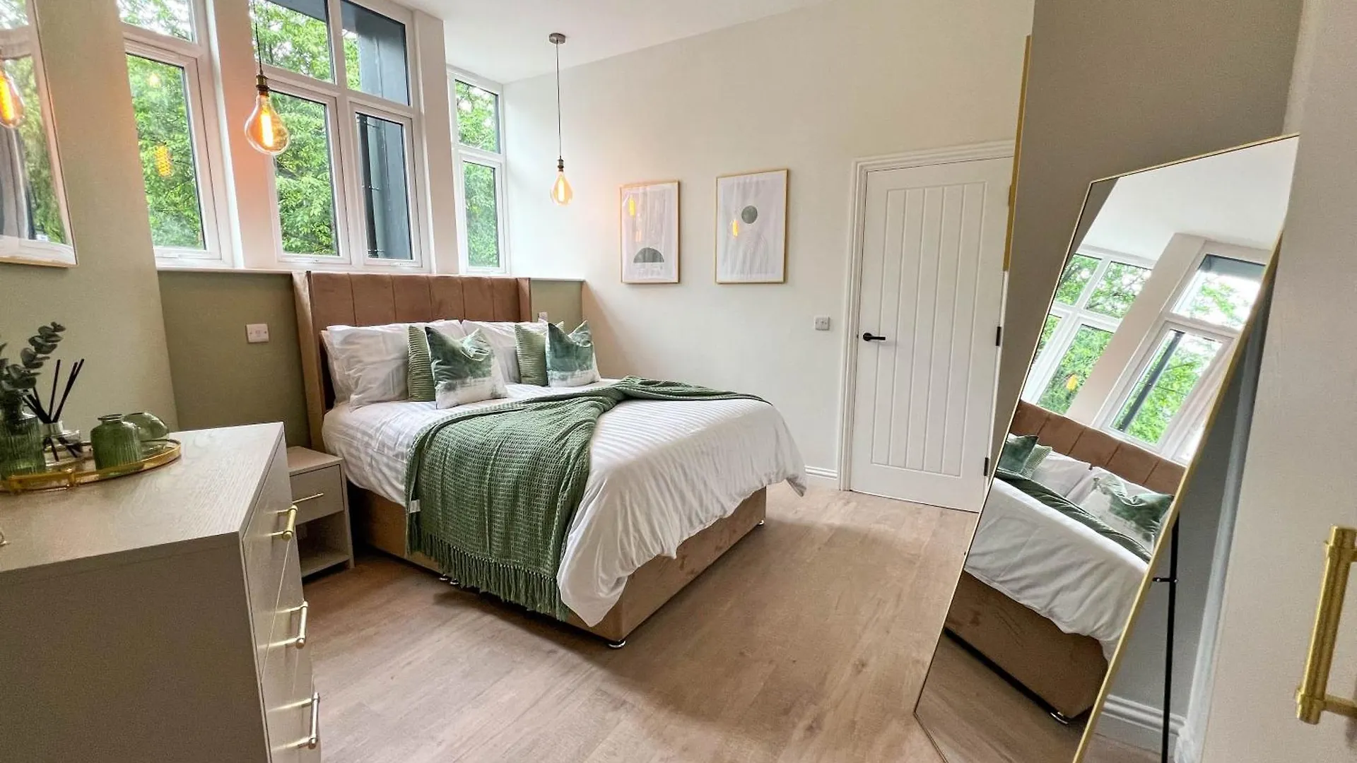 Hanover Apartments - Stylish 1 Bedroom Suites, Sheffield City Centre - Hosted By Stay Host Save