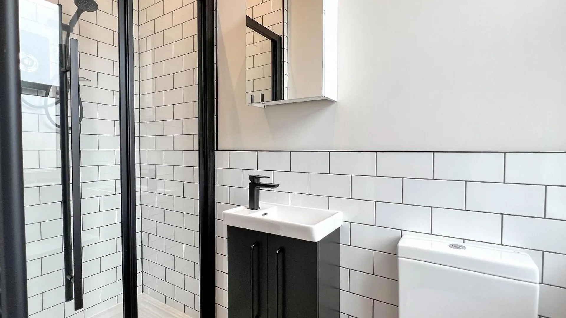 Hanover Apartments - Stylish 1 Bedroom Suites, Sheffield City Centre - Hosted By Stay Host Save