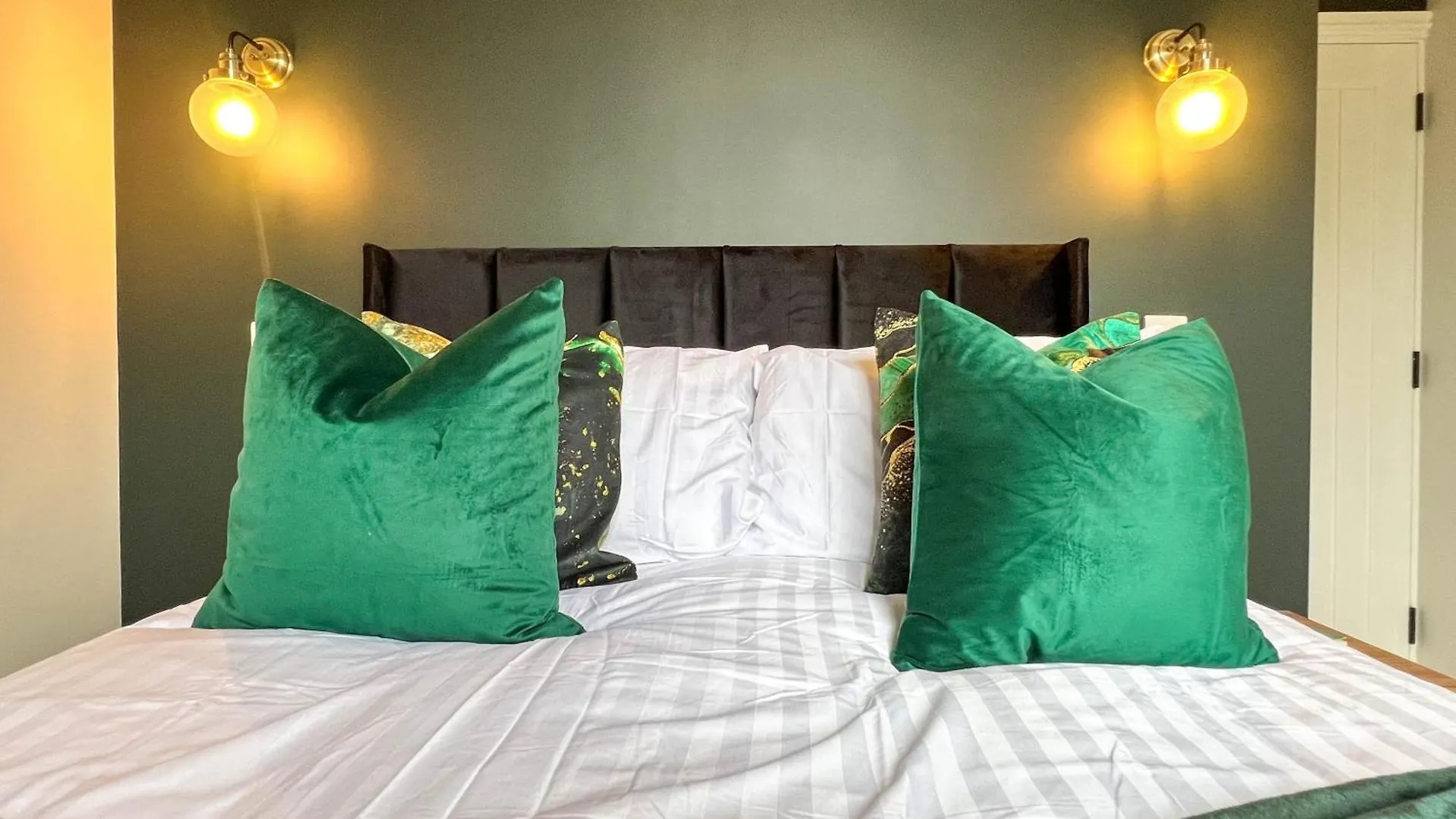 Hanover Apartments - Stylish 1 Bedroom Suites, Sheffield City Centre - Hosted By Stay Host Save