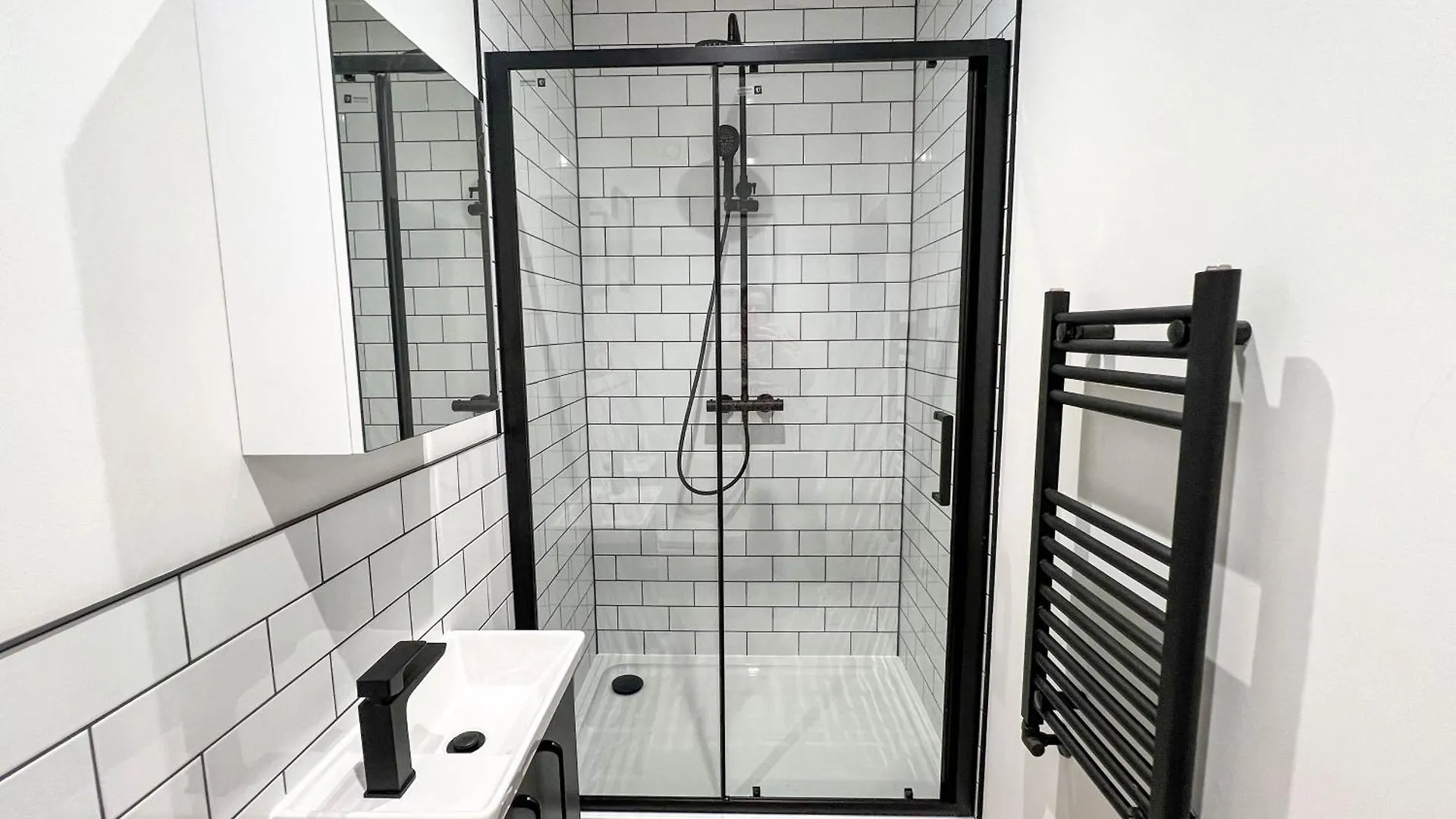 Hanover Apartments - Stylish 1 Bedroom Suites, Sheffield City Centre - Hosted By Stay Host Save